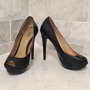 Bakers Black Leather Peep Toe Pump Size 7
